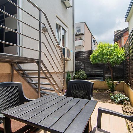 Flexible Selfcheckins 97 - Zagreb - Garden - Parking- Loggia - 2 Bedrooms Екстер'єр фото