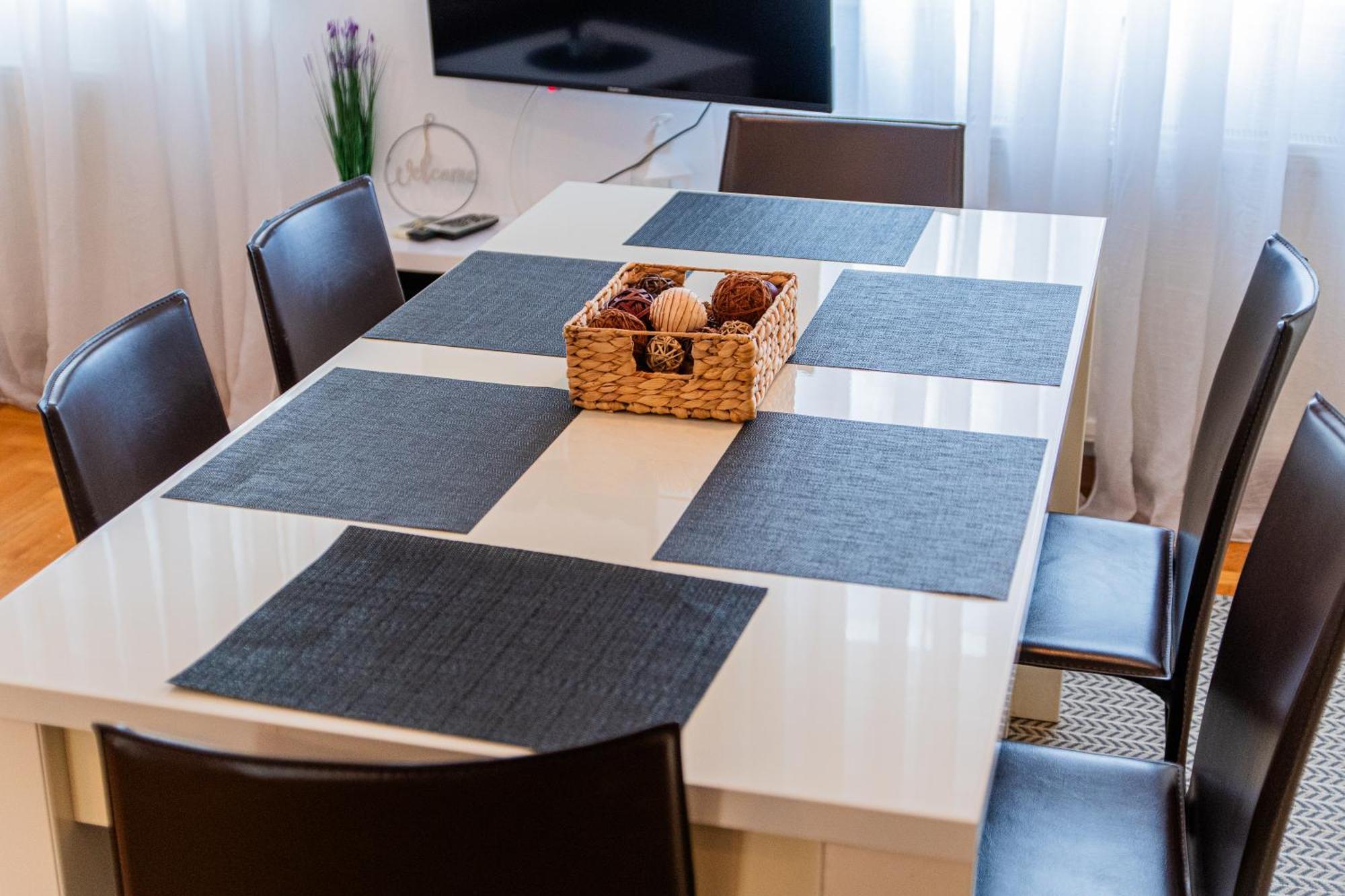 Flexible Selfcheckins 97 - Zagreb - Garden - Parking- Loggia - 2 Bedrooms Екстер'єр фото