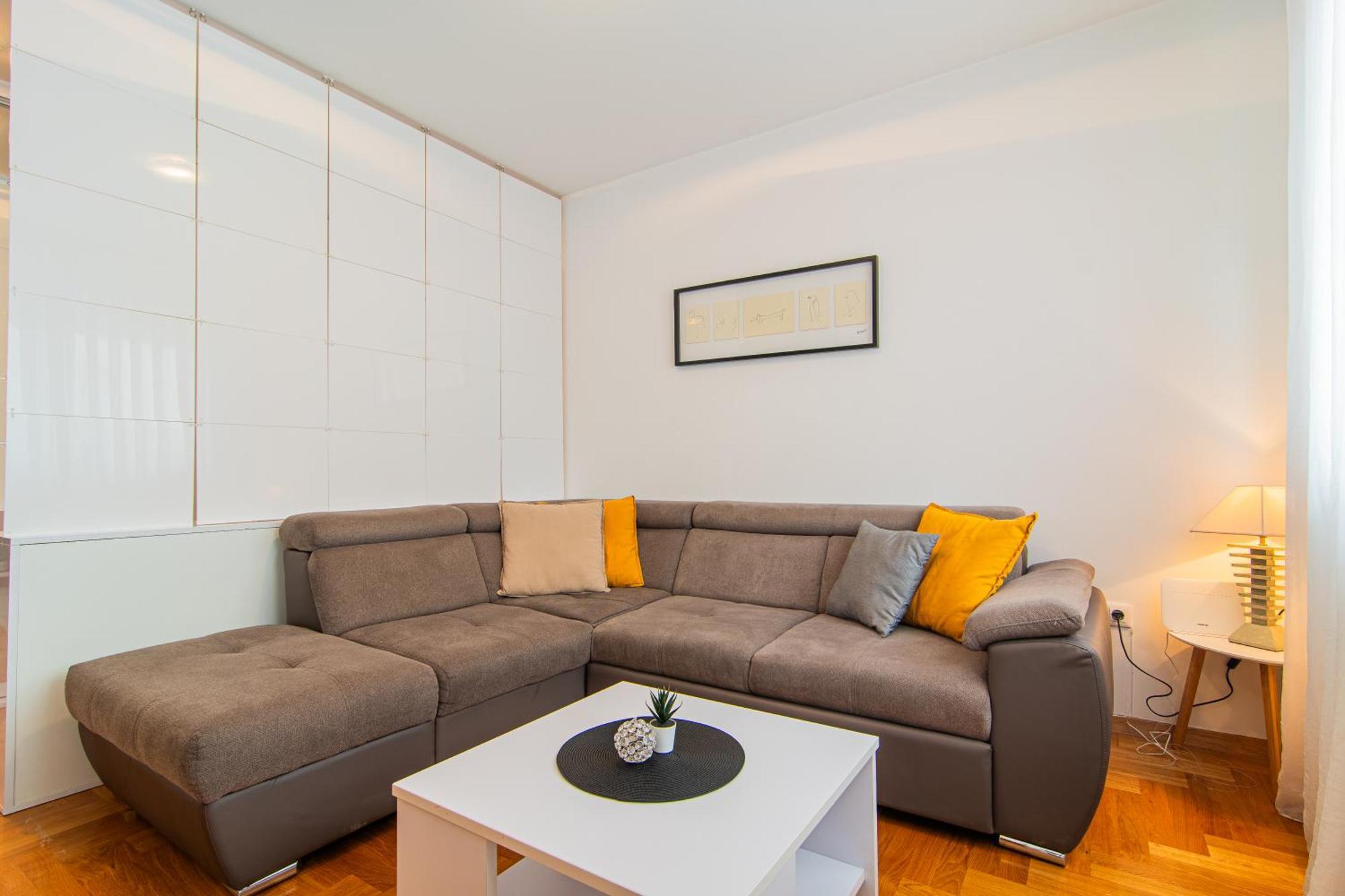 Flexible Selfcheckins 97 - Zagreb - Garden - Parking- Loggia - 2 Bedrooms Екстер'єр фото