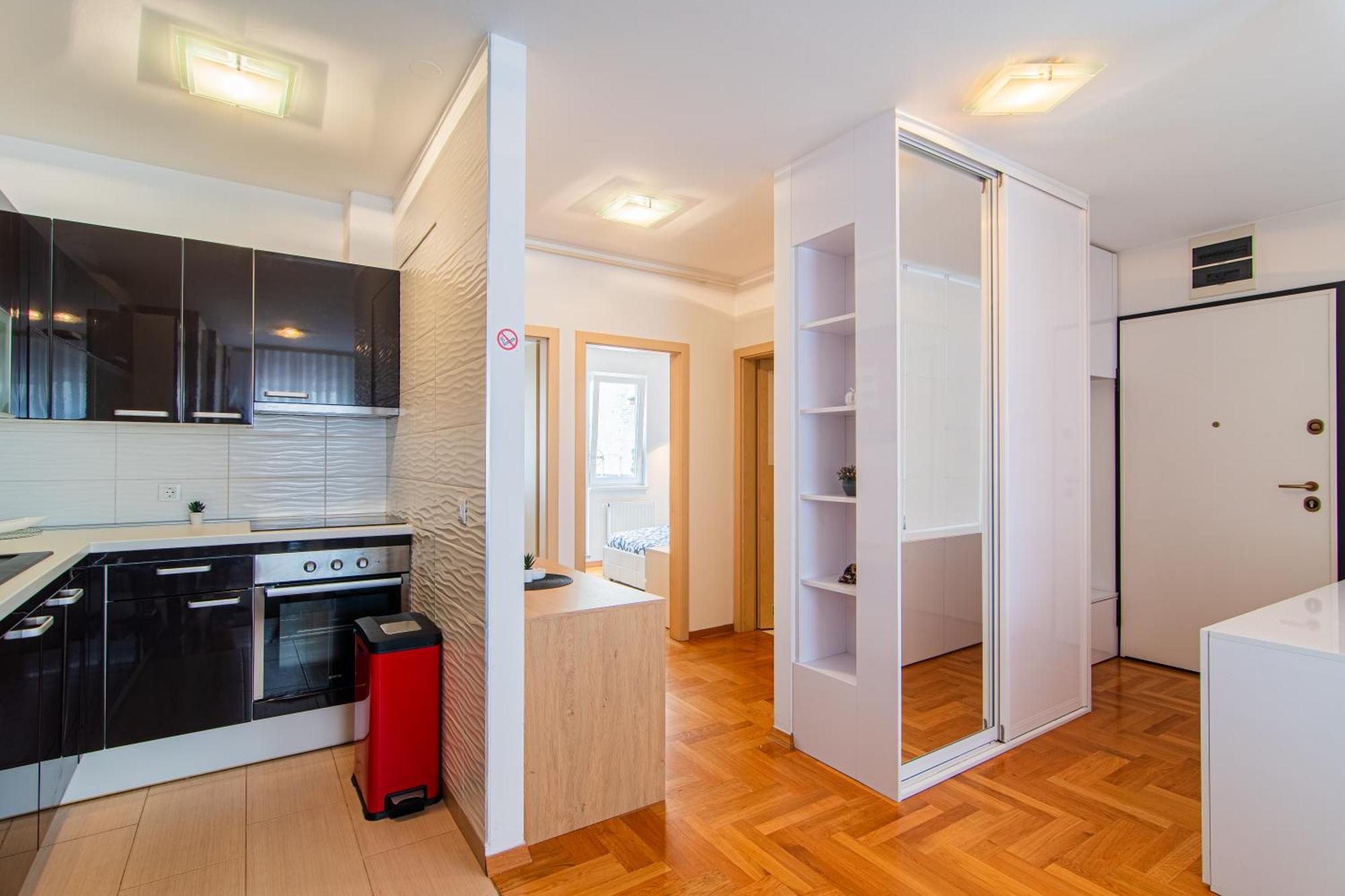 Flexible Selfcheckins 97 - Zagreb - Garden - Parking- Loggia - 2 Bedrooms Екстер'єр фото