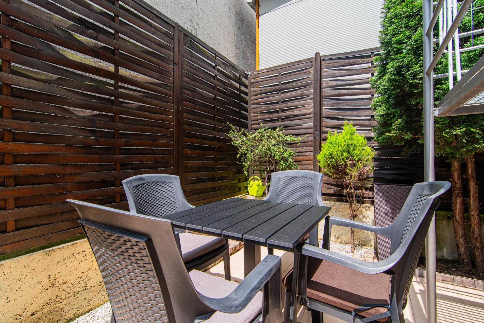 Flexible Selfcheckins 97 - Zagreb - Garden - Parking- Loggia - 2 Bedrooms Екстер'єр фото
