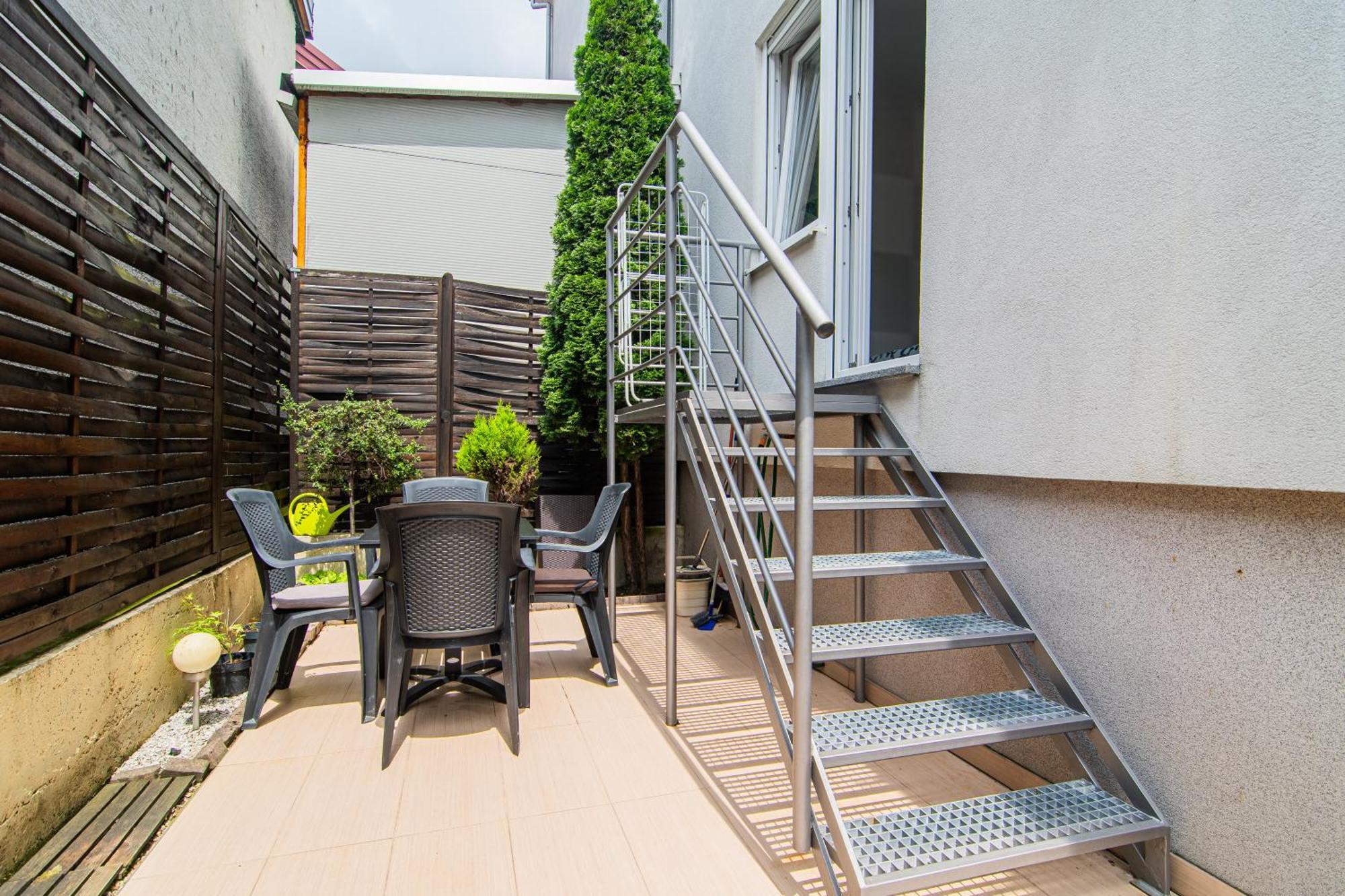Flexible Selfcheckins 97 - Zagreb - Garden - Parking- Loggia - 2 Bedrooms Екстер'єр фото
