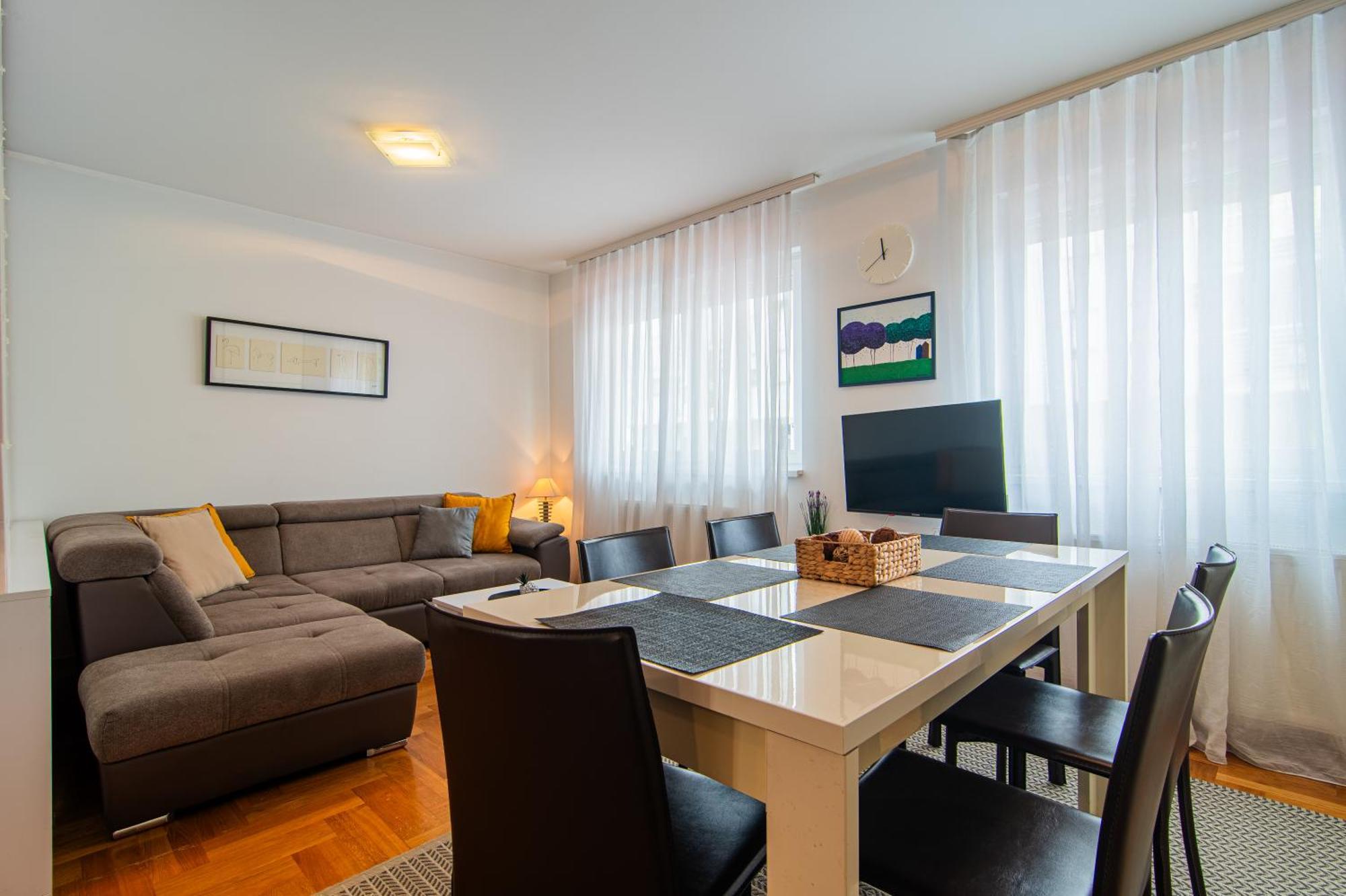 Flexible Selfcheckins 97 - Zagreb - Garden - Parking- Loggia - 2 Bedrooms Екстер'єр фото